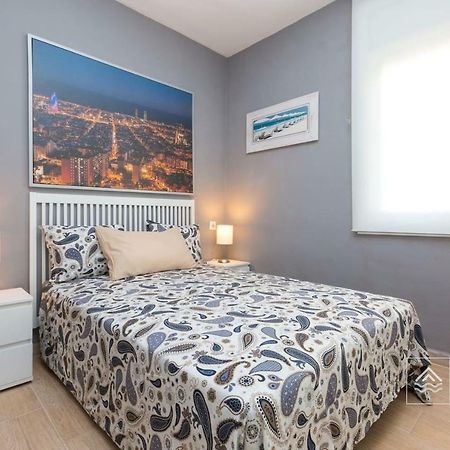 S12 - Beach Front Apartment --Free Wifi- Салоу Экстерьер фото